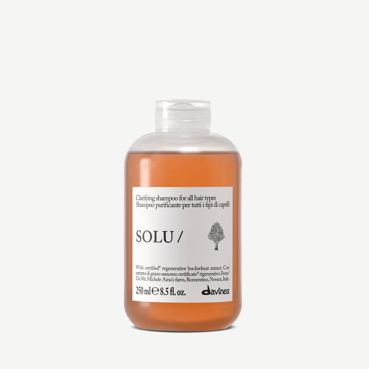 Davines France SOLU Shampoo - Ce shampoing clarifiant purifie en douceur votre cuir chevelu et vos longueurs, éliminant accumulations et impuretés pour révéler des cheveux légers et éclatants
