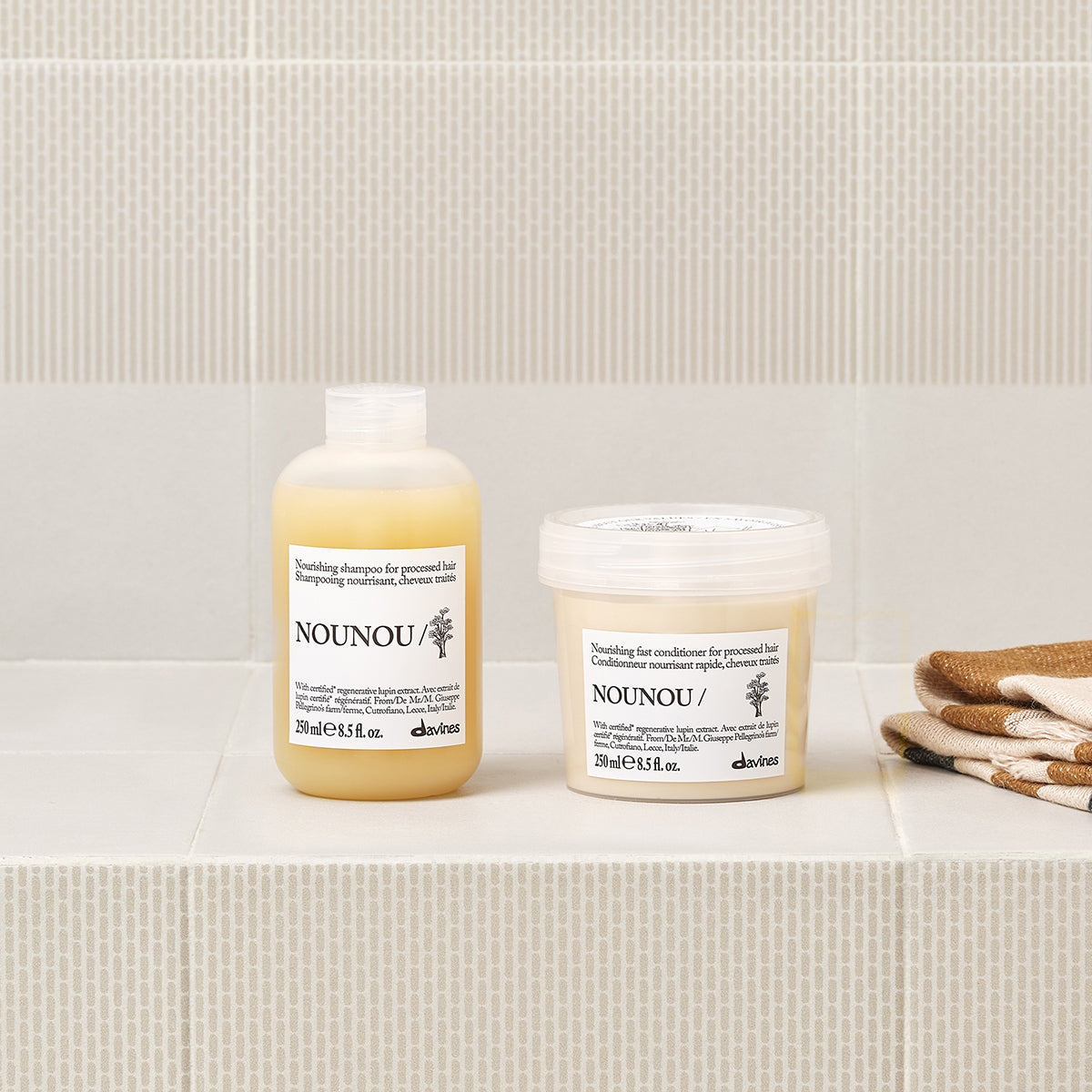 Davines France NOUNOU Conditioner - Cet après-shampoing pour cheveux secs nourrit intensément et démêle en douceur. Enrichi en extrait de lupin, il révèle une chevelure souple, brillante et délicatement parfumée