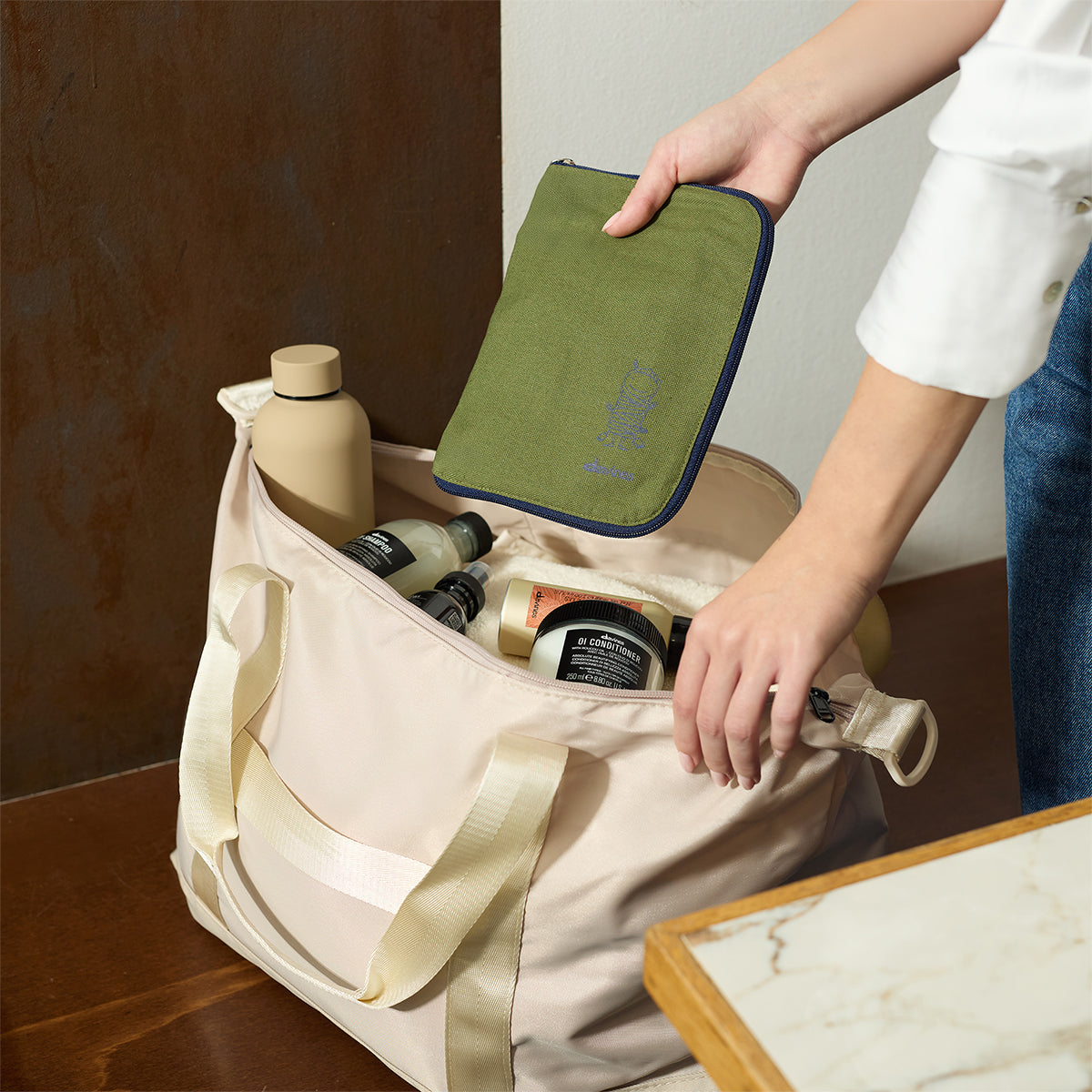 Davines France Organisateur de voyage - Organisateur durable pour petits appareils, documents et essentiels du quotidien, idéal pour vos voyages