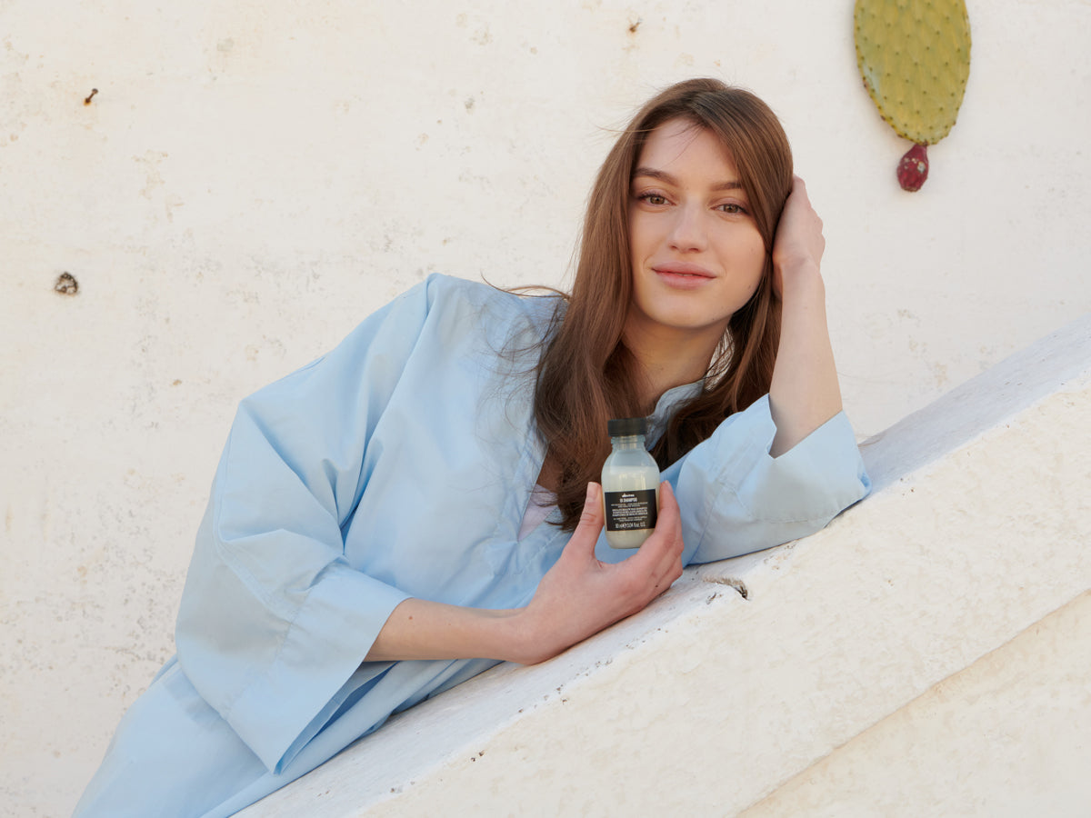 Comment prendre soin de ses cheveux en voyage, conseils et astuces, soins et produits capillaires, davines france