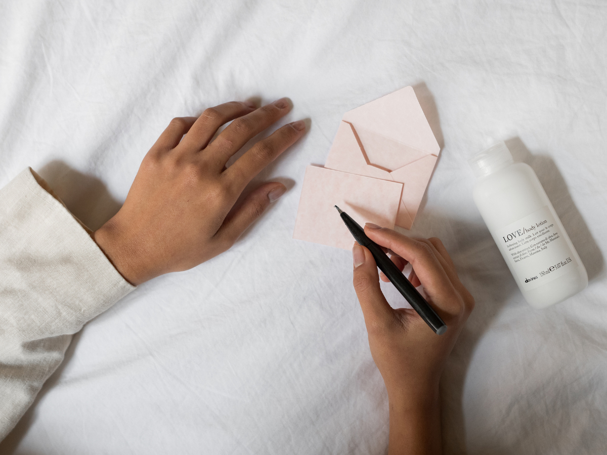 davines france, saint valentin 2024, st valentin, offrez des cadeaux à vos proches, routine LOVE, sélection saint-valentin, routine de soins capillaires, produits capillaires, conseils, article, astuces