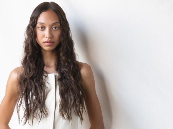 Ondulations sur cheveux fins : conseils de pro