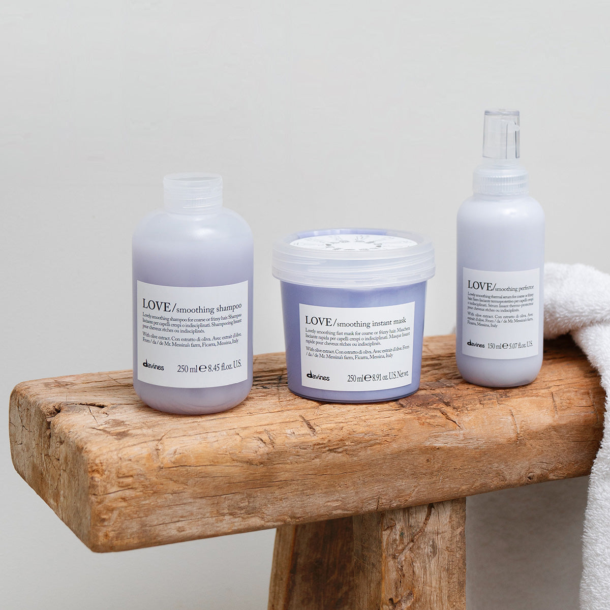 Translation missing: fr.products.general.vendor: ESSENTIAL HAIRCARE LOVE Smoothing Shampoo Shampoing lissant pour cheveux, crépus, frisés ou indisciplinés-100x.jpg?v=1749115494
