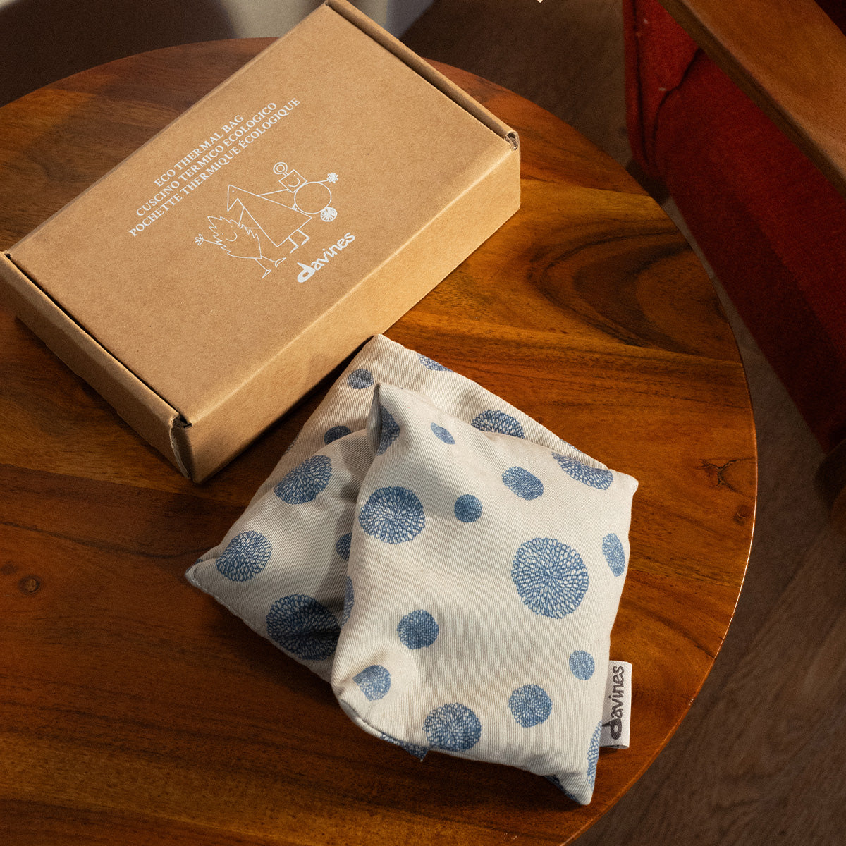 
Davines France Coussin Chauffant Éco-conçu - Coussin chauffant éco-conçu à partir de matériaux biologiques et durables pour soulager les douleurs et les tensions