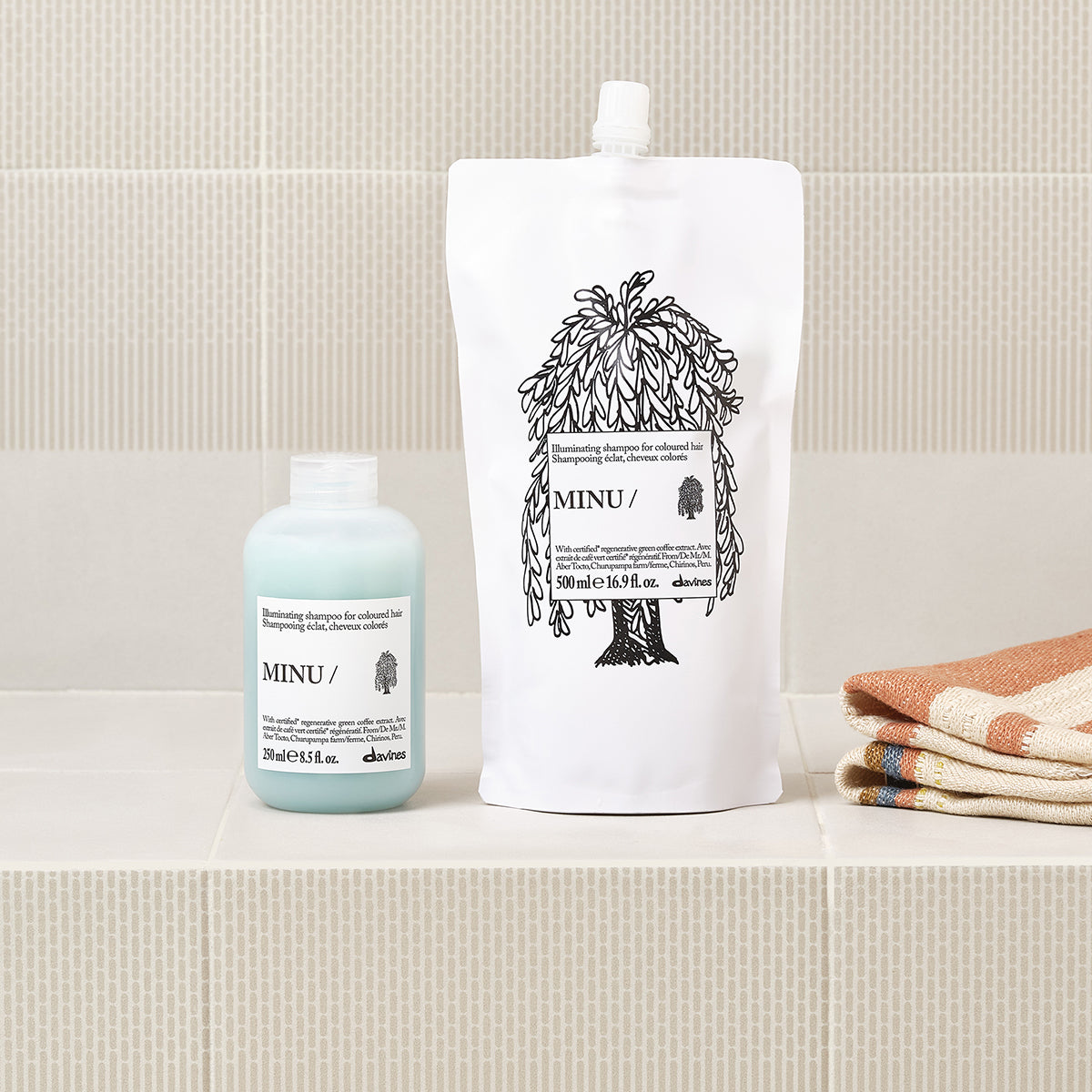 
Davines France MINU Shampoo - Shampoing pour cheveux colorés qui préserve la brillance et prolonge l'intensité de votre couleur grâce à sa composition protectrice douce