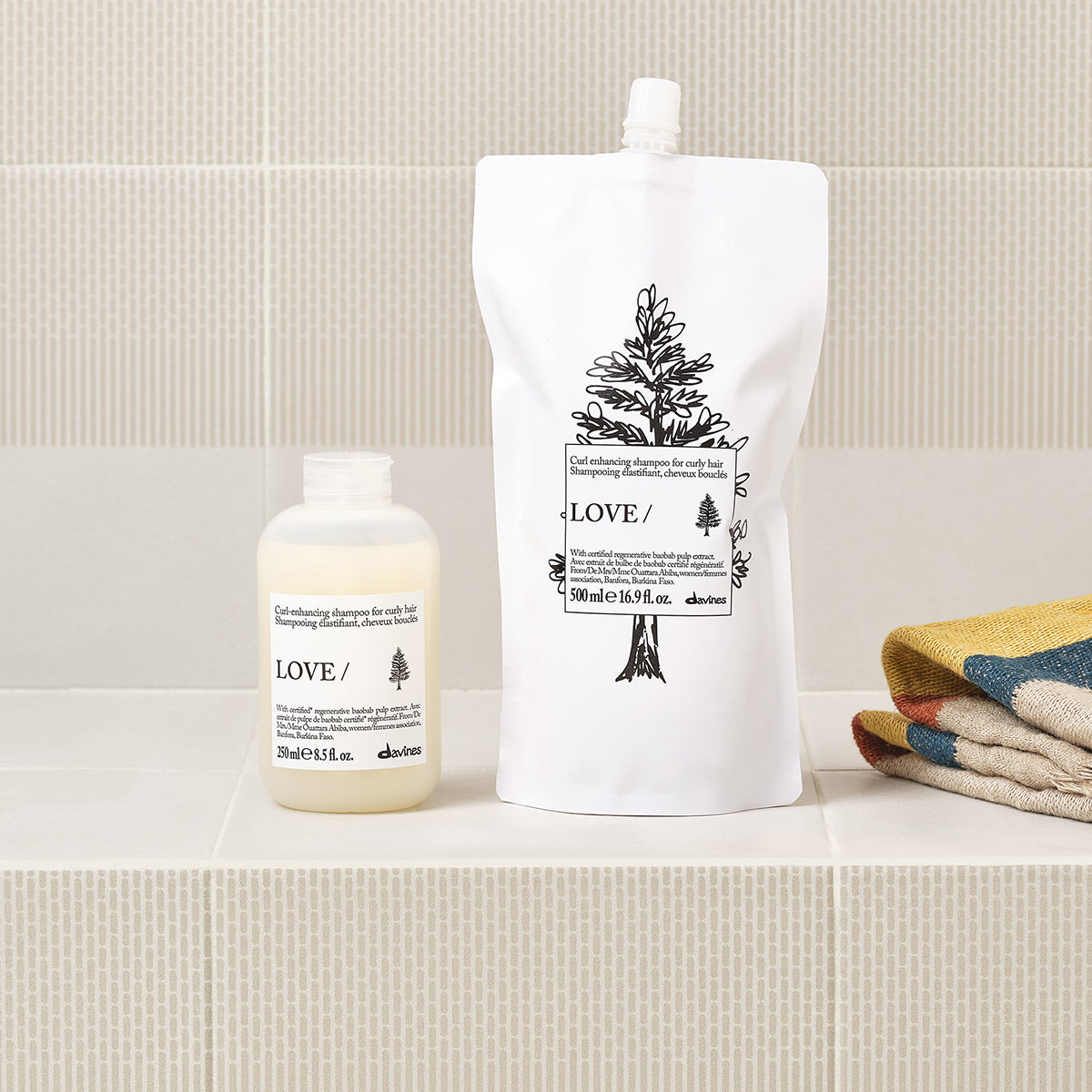 
Davines France LOVE CURL Shampoo + éco-recharge - Shampoing pour cheveux bouclés/ondulés &amp;amp; son éco-recharge
