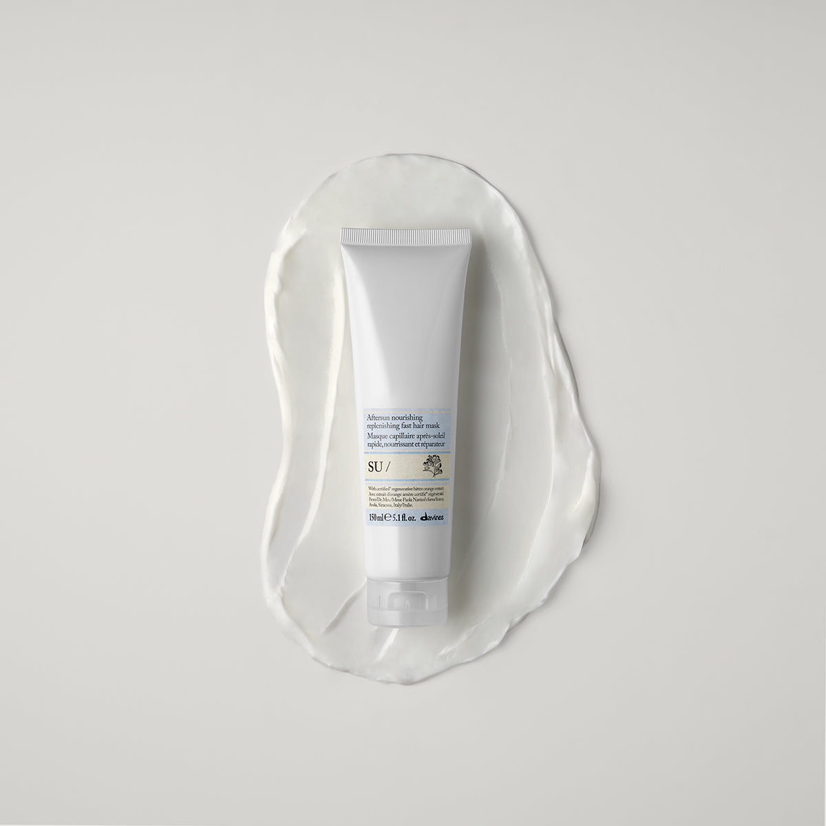
Davines France SU Hair Mask - Le masque cheveux après soleil qui répare intensément les fibres fragilisées par le sel et les UV. Formule fondante, parfum estival envoûtant