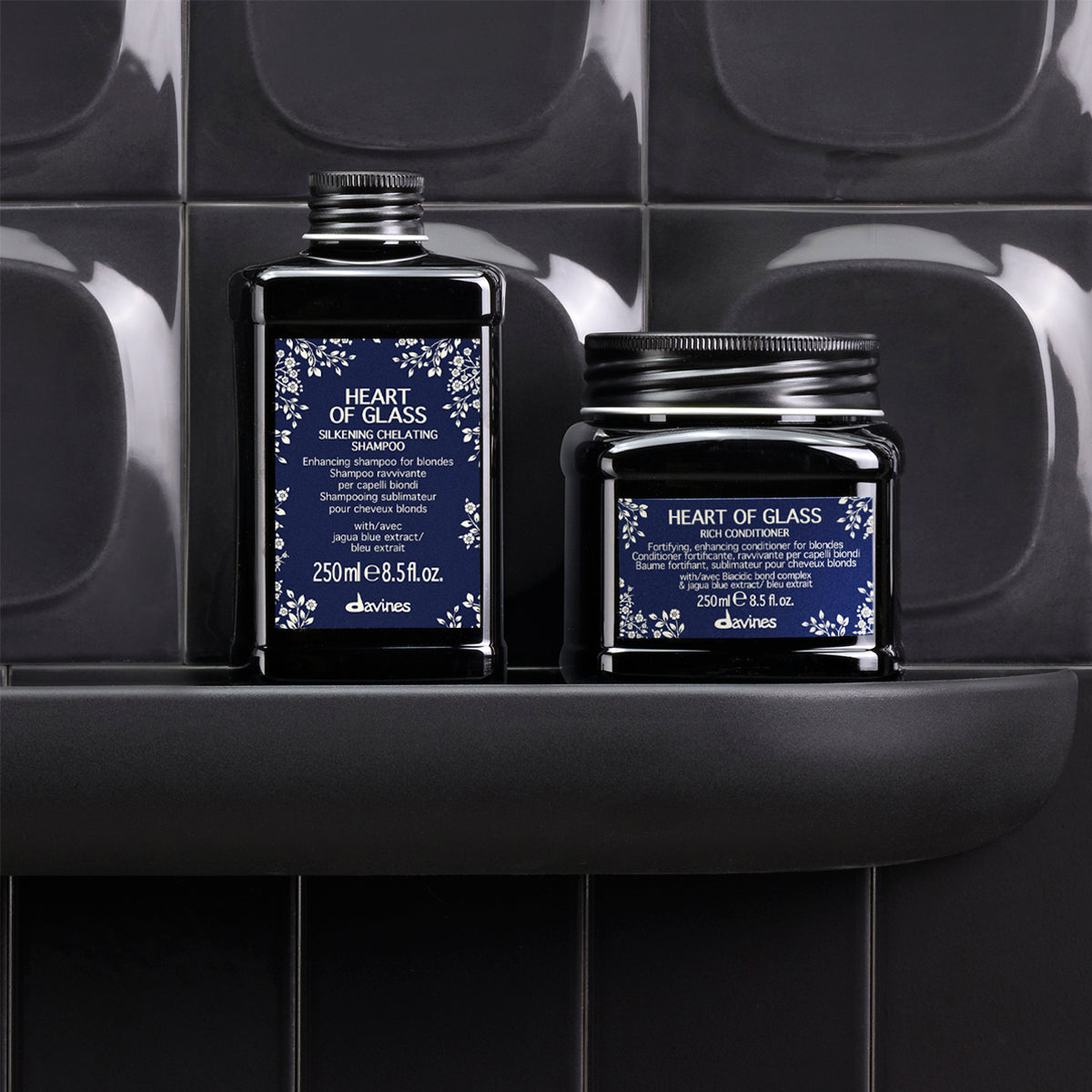 Translation missing: fr.products.general.vendor: THERE MUST BE AN ANGEL HEART OF GLASS Rich Conditioner Masque bleu nourrissant et fortifiant pour cheveux blonds naturels ou traités-NOBADGE
