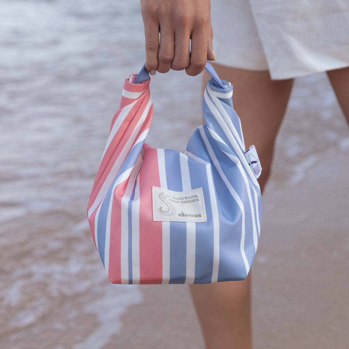 Translation missing: fr.products.general.vendor: MERCHANDISING Sac Imperméable Davines <p>Sac de plage étanche à emmener partout avec vous</p>
-bag
